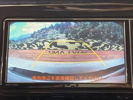 【バックカメラ】駐車時に後方がリアルタイム映像で確認できます。大型商業施設や立体駐車場での駐車時や、夜間のバック時に大活躍！運転スキルに関わらず、今や必須となった装備のひとつです！