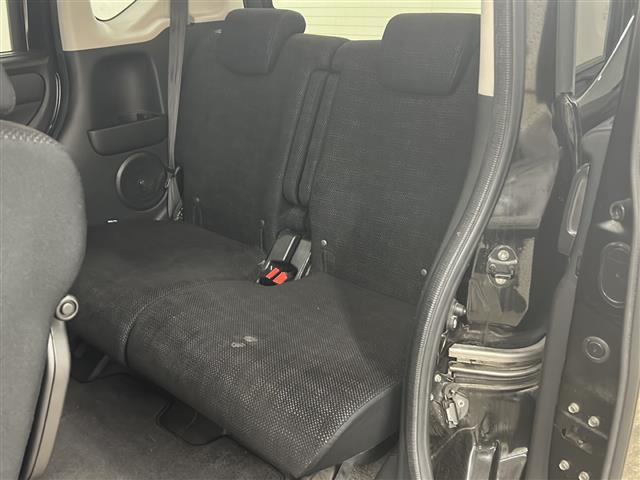 【後部座席】『後部座席周辺』の画像になります。写真の内容に関してご不明点、ご質問等がございましたらお気軽にガリバー店舗までお問い合わせください。