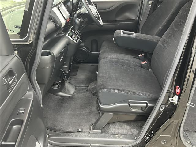 【助手席】『助手席周辺』の画像になります。写真の内容に関してご不明点、ご質問等がございましたらお気軽にガリバー店舗までお問い合わせください。