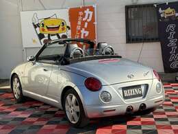 余計な手数料やグレーな諸費用は掛かりません。県外登録は基本プランに+11.000円です。(陸送費は別)