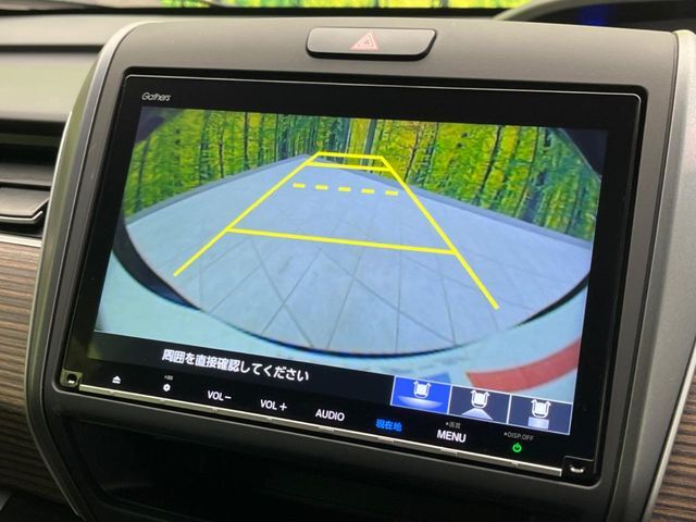 【バックカメラ】駐車時に後方がリアルタイム映像で確認できます。大型商業施設や立体駐車場での駐車時や、夜間のバック時に大活躍！運転スキルに関わらず、今や必須となった装備のひとつです！