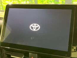 【10.5インチナビ】高級感とインパクトのある大画面ナビを装備。各種オーディオ操作はもちろん、スマホ連携もできる利便性の高いナビです♪