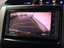 【バックカメラ】駐車時に後方がリアルタイム映像で確認できます。大型商業施設や立体駐車場での駐車時や、夜間のバック時に大活躍！運転スキルに関わらず、今や必須となった装備のひとつです！