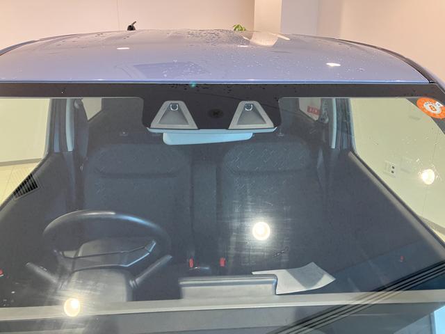 障害物を感知して、衝突の可能性がある場合、運転者へ警告音を発したり、衝突の可能性が高い場合、ブレーキの補助操作を行い、減速して衝突被害を軽減するシステムです。