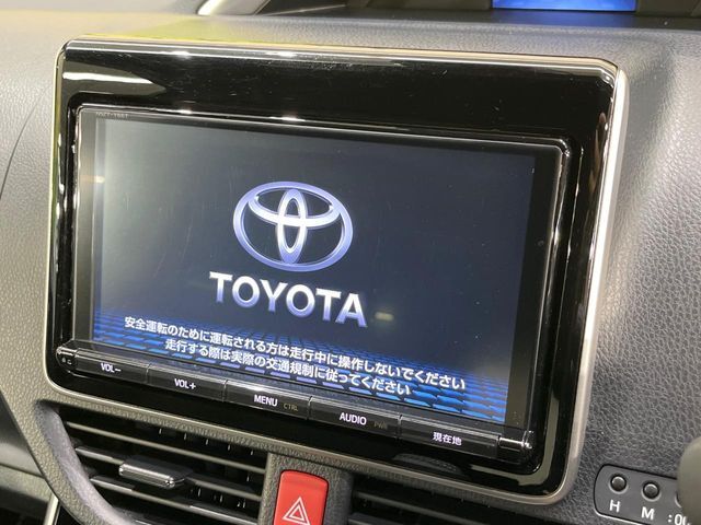 【大画面ナビ】人気の大型9インチナビを装備。存在感のある大画面はインパクト大！ナビ利用時のマップ表示は見やすく、テレビやDVDは臨場感がアップ！いつものドライブがグッと楽しくなります♪