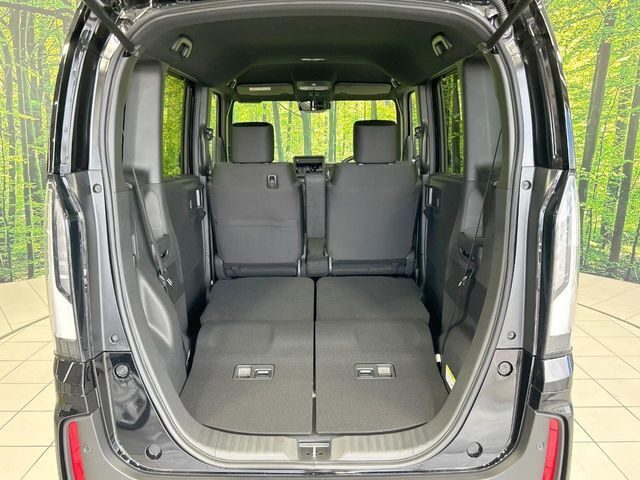 普段のお買い物や通勤、送迎等に十分な荷室スペースを確保しております。セカンドシートを倒すと、大きな荷物の積載も可能です♪