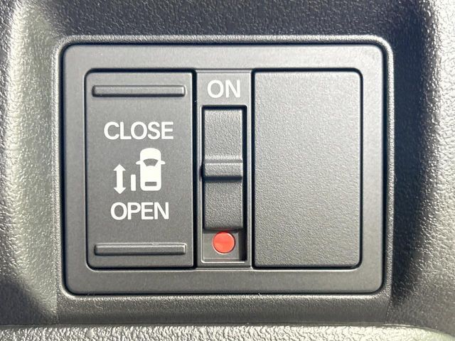 【パワースライドドア】スマートキーや運転席のスイッチでスライドドアの開閉が可能♪電動だから力を入れてドアを開ける必要が無く、小さいお子様でも、重い荷物を持っている時もラクに開け閉めできます♪