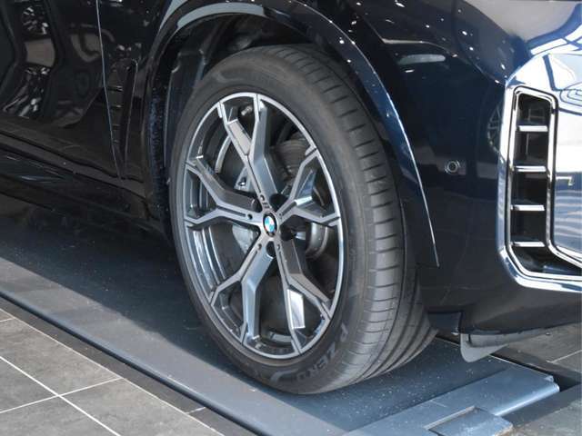 保証に関しましては全国どこのディーラーでもご使用いただける認定中古車保証が付きます。アフターメンテナンスもお近くのディーラーにて行うことができますので安心してお乗りいただけます。
