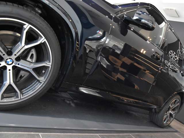 保証に関しましては全国どこのディーラーでもご使用いただける認定中古車保証が付きます。アフターメンテナンスもお近くのディーラーにて行うことができますので安心してお乗りいただけます。