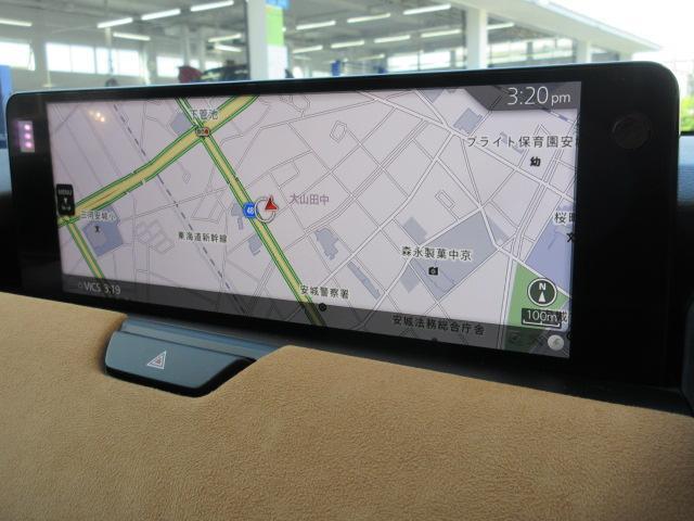マツダコネクトの12.3インチワイドセンターディスプレイです。『Android　Auto』『Apple　CarPlay』や独自のコネクテッドサービスに対応したインターフェイスシステムです。