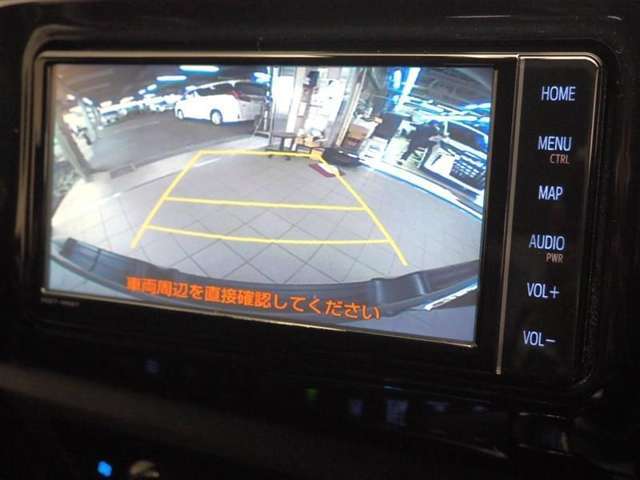 バックモニター装備！　後方確認に役立ちます。