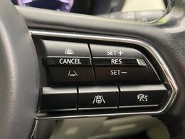 【マツダ・レーダークルーズコントロール】高速道路での長距離走行が楽に！自動で速度を保つクルーズコントロールが、衝突軽減システムと連携し、前方の車両を感知して車間を保つように速度調節してくれます！！