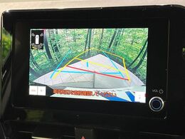 【バックカメラ】駐車時に後方がリアルタイム映像で確認できます。大型商業施設や立体駐車場での駐車時や、夜間のバック時に大活躍！運転スキルに関わらず、今や必須となった装備のひとつです！