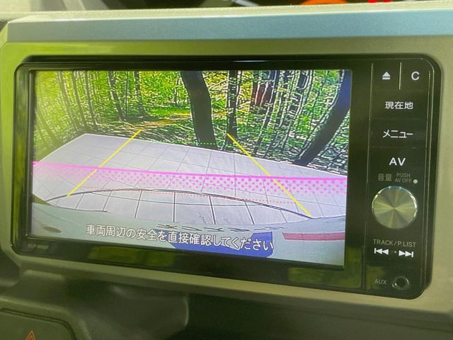 【バックカメラ】駐車時に後方がリアルタイム映像で確認できます。大型商業施設や立体駐車場での駐車時や、夜間のバック時に大活躍！運転スキルに関わらず、今や必須となった装備のひとつです！