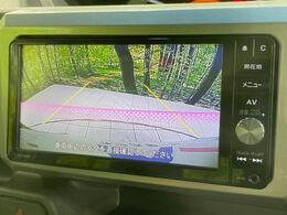 【バックカメラ】駐車時に後方がリアルタイム映像で確認できます。大型商業施設や立体駐車場での駐車時や、夜間のバック時に大活躍！運転スキルに関わらず、今や必須となった装備のひとつです！