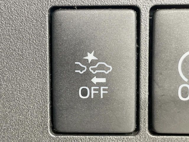 【スマートアシスト】走行中に前方の車両等を認識し、衝突しそうな時は警報とブレーキで衝突回避と被害軽減をアシスト。より安全にドライブをお楽しみいただけます。