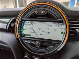 先進のBMW　タッチパッド付きi-driveとほぼ同性能のHDDナビゲーションになります。USBインターフェースやブルートゥースオーディオなど様々な先進機能をお楽しみいただけます。