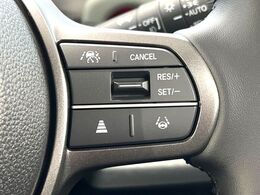 【アダプティブクルーズコントロール】高速道路での長距離走行が楽に！！自動で速度を保つクルーズコントロールが、衝突軽減システムと連携し、前方の車両を感知して車間を保つように速度調節してくれます！！