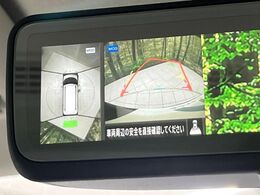 【マルチアラウンドモニター】専用のカメラにより、上から見下ろしたような視点で360度クルマの周囲を確認することができます☆死角部分も確認しやすく、狭い場所での切り返しや駐車もスムーズに行えます。