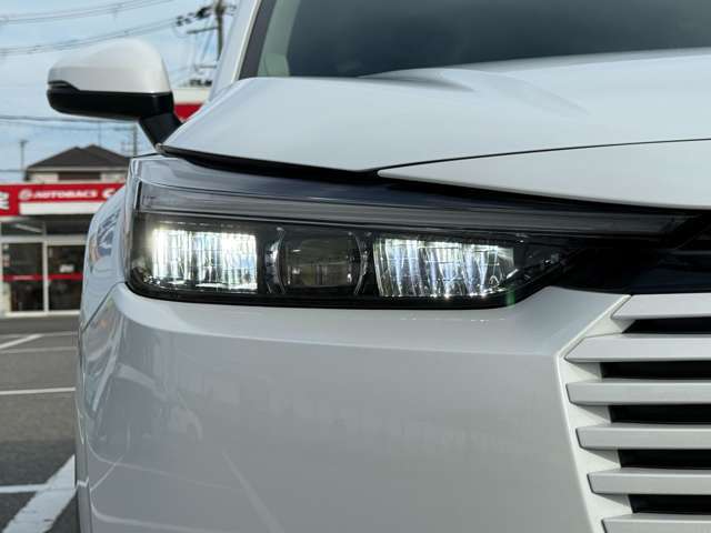 ヘッドライトは純正LEDでとても明るいです♪さらにAUTOライト機能付き♪自動でオンオフをしてくれるのでわざわざ電気をつける必要がありません♪