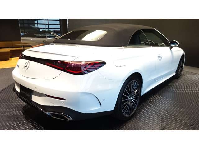 メルセデスの認定中古車「サーティファイドカー」では、万一お車が故障した場合も、ご購入後1年間もしくは2年間※は走行距離にかかわらずメルセデス・ベンツ正規サービスネットワークで無料修理いたします。