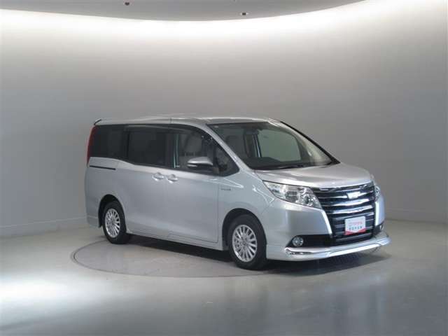 ご覧の車両以外にも多数のU-Carを展示販売しております。