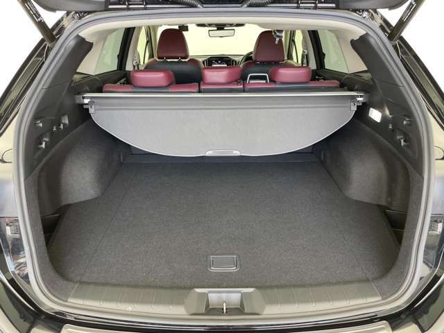 【トランク】積み込みやすくて、たっぷり積める荷室です。シートアレンジできるものは、乗車人数と荷物の量や大きさによってシートを動かすことができるので、より快適なドライブが可能です！