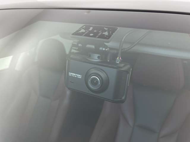 【ドライブレコーダー】映像・音声などの運転中の記録を残します。事故などを起こした起こされた時の証拠になりえますので、もしも時でも安心ですね。