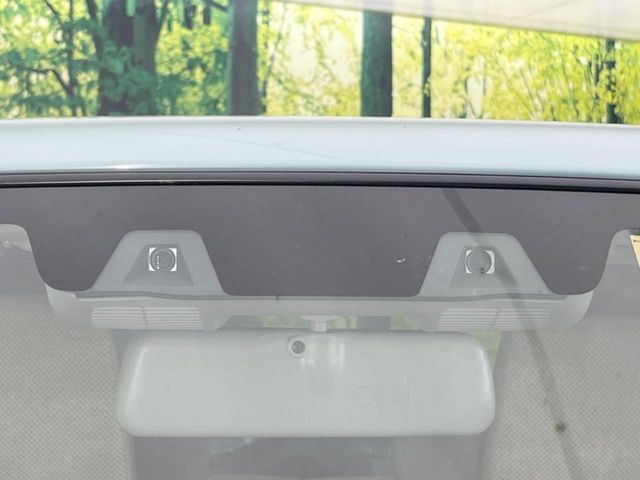 【スズキ　セーフティサポート】走行中に前方の車両等を認識し、衝突しそうな時は警報とブレーキで衝突回避と被害軽減をアシスト。より安全にドライブをお楽しみいただけます。