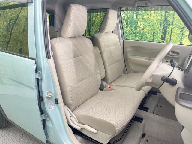 運転席シート廻りは使用感も少なく、良好な状態となっています。前オーナー様が丁寧に使っていたことがよくわかりますね。
