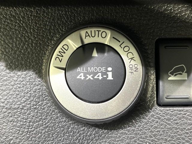 【オールモード4×4】2WD/4WDモードを手軽に切り替え可能。燃費重視の2WD、スタック時に役立つLOCK、AUTOモードでは4WDの配分を自動で調整し、路面状況を問わず安定した走りをサポート。