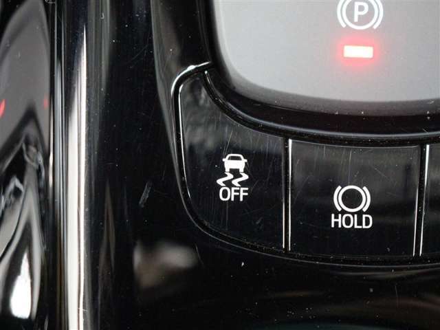 滑りやすい路面等で走行安定性を確保する、S-VSC(ステアリング協調車両安定性制御システム)が装備されています。