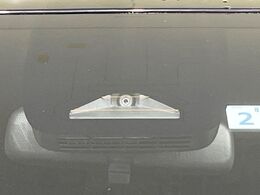 【トヨタセーフティセンス】走行中に前方の車両等を認識し、衝突しそうな時は警報とブレーキで衝突回避と被害軽減をアシスト。より安全にドライブをお楽しみいただけます。