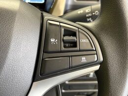 【アダプティブクルーズコントロール】高速道路での長距離走行が楽に！！自動で速度を保つクルーズコントロールが、衝突軽減システムと連携し、前方の車両を感知して車間を保つように速度調節してくれます！！