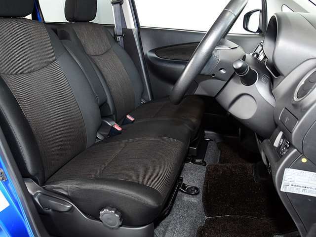 運転席まわりです。実際に座ってみて乗り心地を体感してみて下さい。
