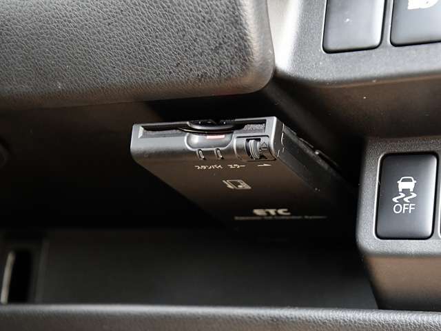 ETCが付いています。高速道路をスムーズに通れますし、割引も有ったりします。