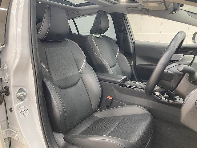 【フロントシート】破れ・へたりも少なく、ご覧の通りきれいな状態を維持しております。また、室内クリーニング・コーティングもご用命いただけます。