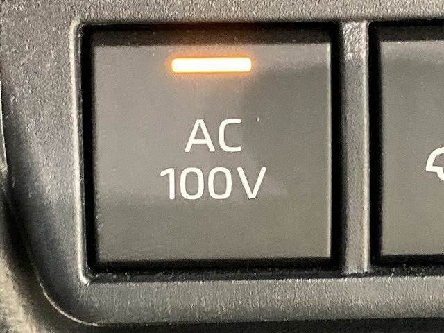 メーカーOPの【AC100V電源】を装備。携帯やノートパソコンの充電など家庭用電化製品を車の中で思う存分お楽しみいただけます。