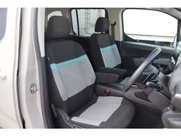 【運転席】せっかく買う車が汚かったら嫌ですよね。でもご安心下さい！当社の在庫車は全車ルームクリーニング済みです！綺麗なお車で気持ちの良いドライブを！