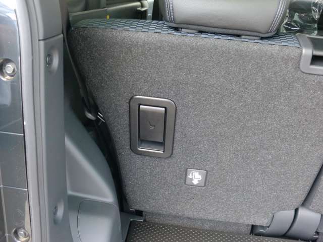 荷台からリアシート動かす事ができます。