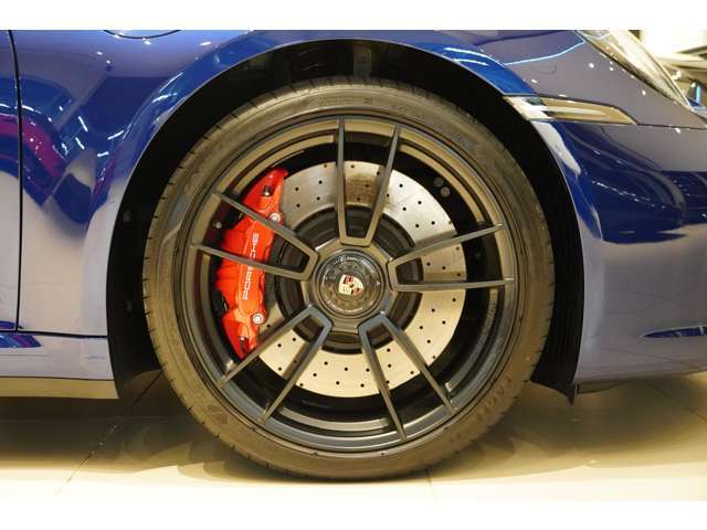 ★整備工場を完備していますので、納車整備から購入後のアフターメンテナンス、カスタム、車検まで一貫して行う事ができます★