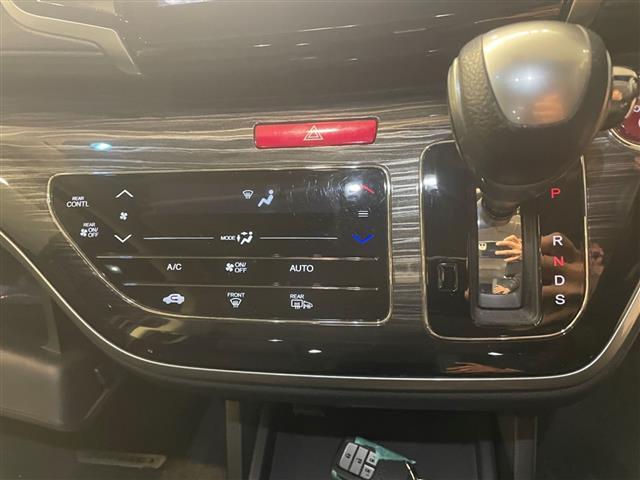 【運転席操作部】快適なドライブを楽しむための機能が装備されています！運転席から触れるので、使いやすいです！除菌プランいれていただくと、さらに清潔で安心していただけます！