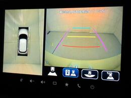 前後左右4つのカメラを装備。ナビ画面で上から見たような映像を確認でき、駐車をサポートします。