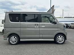 ◆ルームクリーニング◆中古車は匂いや汚れが気になる...そんな不安を和らげるルームクリーニングも施工可能です。是非ご相談ください。