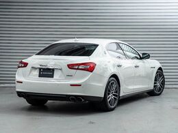 Ghibli　330馬力（カタログ値）純正OP総額：￥1，362，763　フルナチュラルレザー・ドライバースアシスタンスパック・ツーリングパック・サンルーフ・レッドブレーキキャリパー