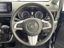 【ステアリング】軽い力で扱いやすいハンドルです。目立つ傷やスレなどなく綺麗な状態です！除菌プランいれていただくとさらに快適に！清潔なお車はお子様にも安心ですね！