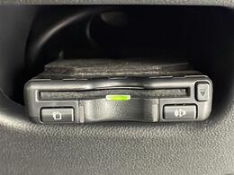 【ETC】有料道路を利用する際に料金所で停止することなく通過できる、ETC車載器（ノンストップ自動料金収受システム機器）が装備されています。セットアップを行うことで利用可能になります。