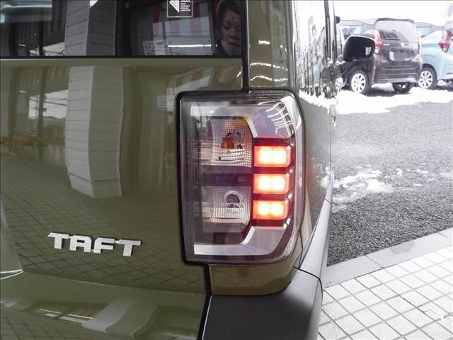 4WD☆スカイフィールドトップ☆LEDヘッドライト☆オートライト☆LEDテール☆USB電源☆電動パーキングブレーキ☆コーナーセンサー☆スマートアシスト☆前後誤発進抑制☆アイドリングストップ☆禁煙車☆