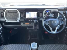 【　オ【インパネ全体】全方位で視界が広く、高い目線で運転もしやすいです！ートエアコン　】車内温度を感知して自動で温度調整をしてくれるのでいつでも快適な車内空間を創り上げます！