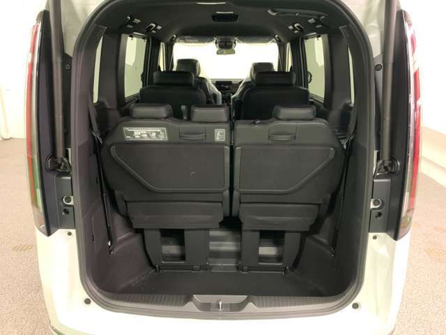 ホンダの技術を駆使した床下収納が荷物を積むときに便利で使い勝手が良いです。